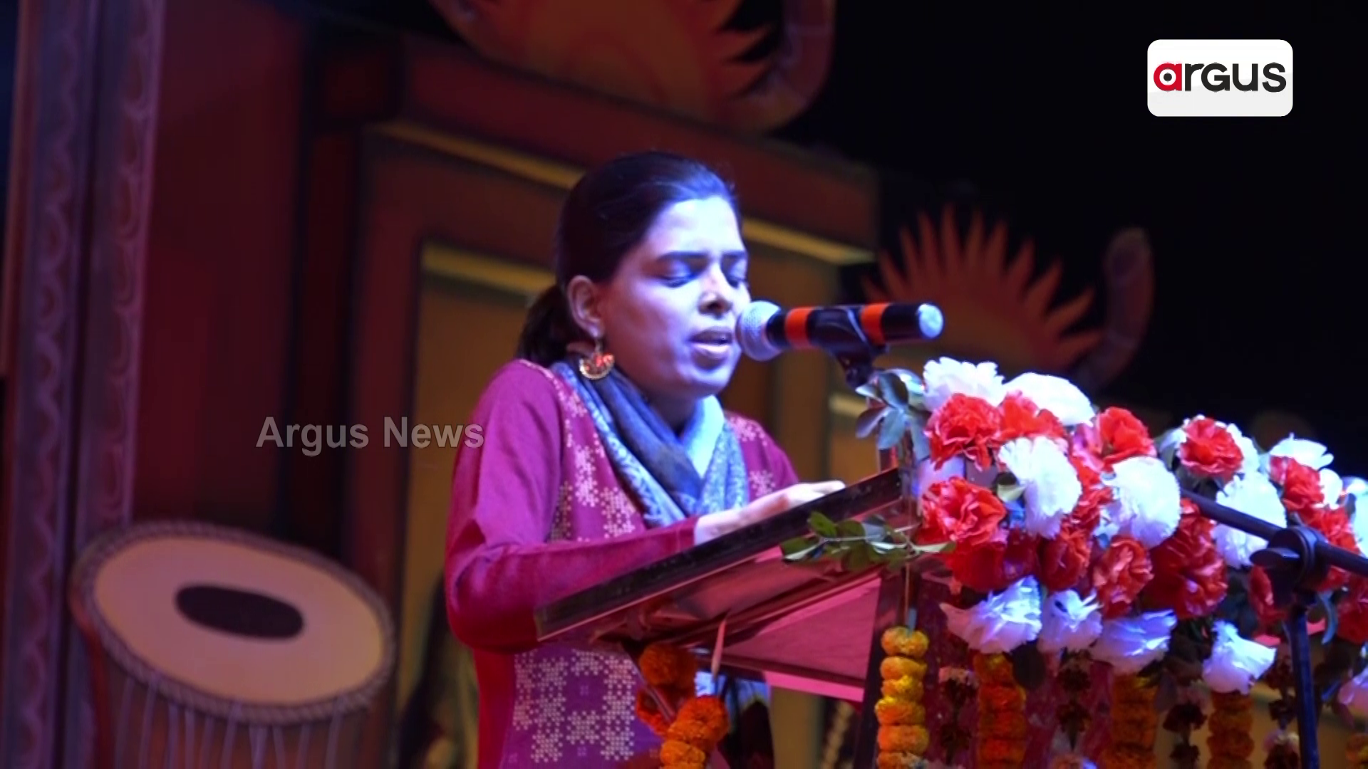 ସୁବର୍ଣ୍ଣ ଲୋକ ମହୋତ୍ସବରେ ଗୀତ ଗାଇ ଚର୍ଚ୍ଚାରେ ସାରା ଶର୍ମା