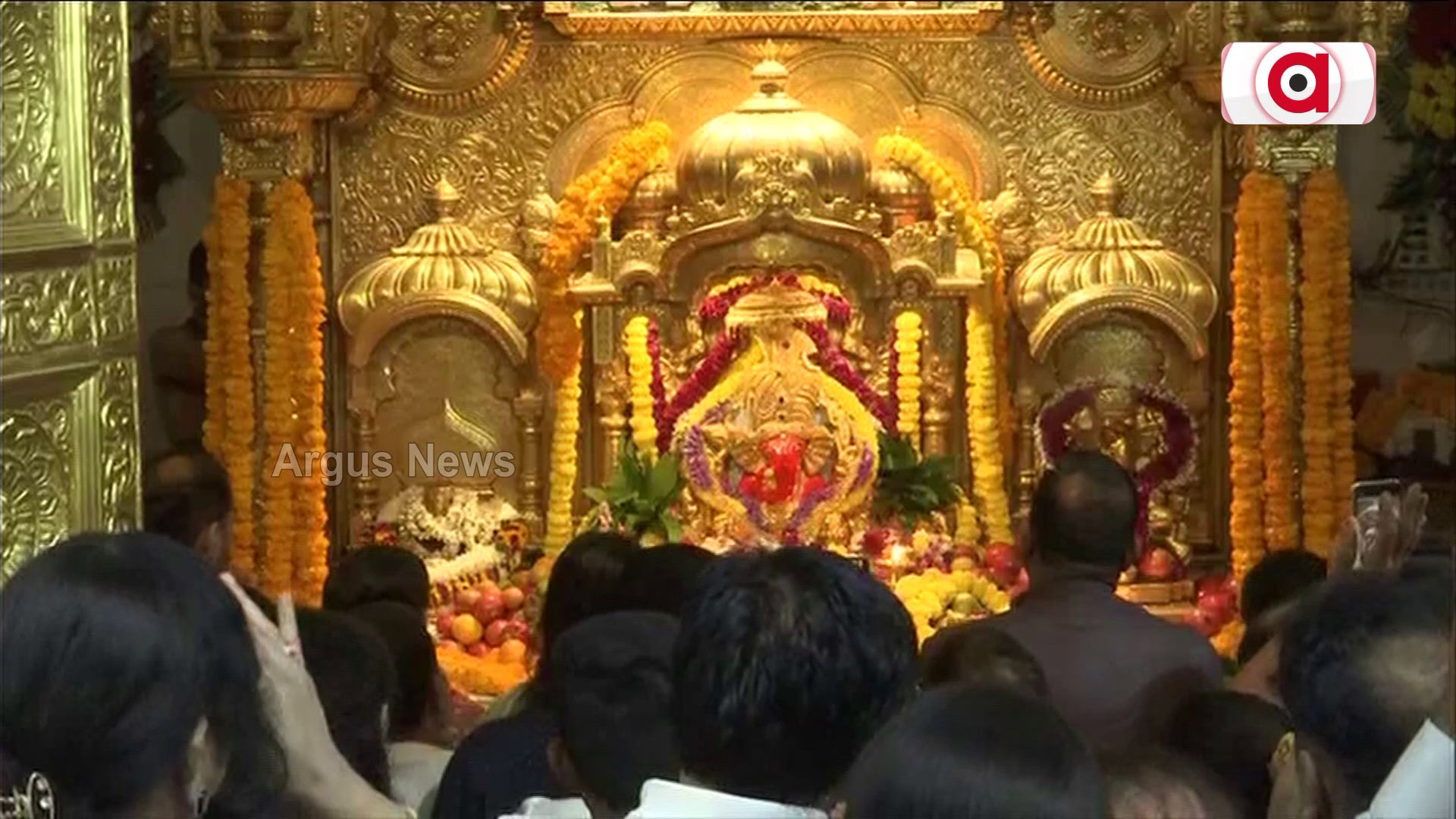 ନବ ବର୍ଷରେ ମୁମ୍ଵାଇର ସିଦ୍ଧିବିନାୟକ ମନ୍ଦିରରେ ଭକ୍ତଙ୍କ ଗହଳି