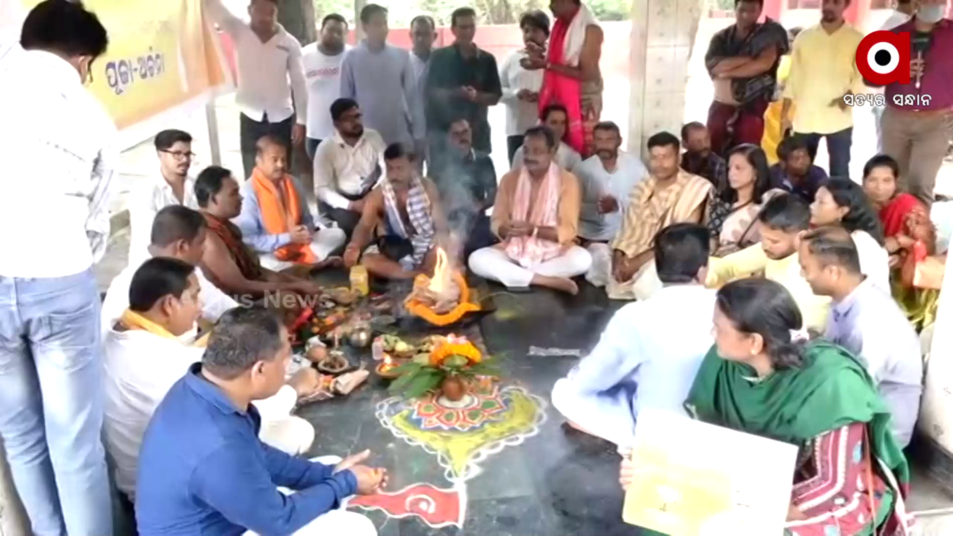 ଭୁବନେଶ୍ୱର ରେ ଜିଲ୍ଲା ବିଜେପି ପକ୍ଷରୁ ଲିଙ୍ଗରାଜ ମନ୍ଦିରରେ ଦୀପଦାନ