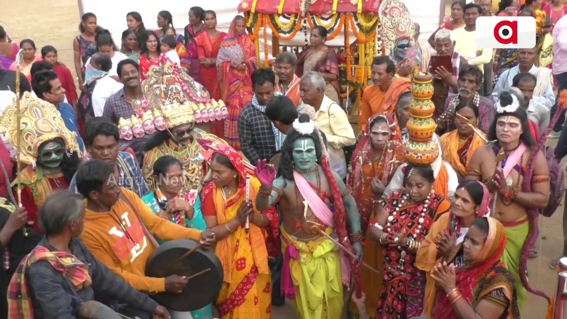 Rayagada Mahotsav | ପାରମ୍ପରିକ ବାଜାରେ ନାଚିଲେ ନେତାମନ୍ତ୍ରୀଙ୍କ ସହିତ ନାଚିଲେ ଜିଲ୍ଲାବାସୀ