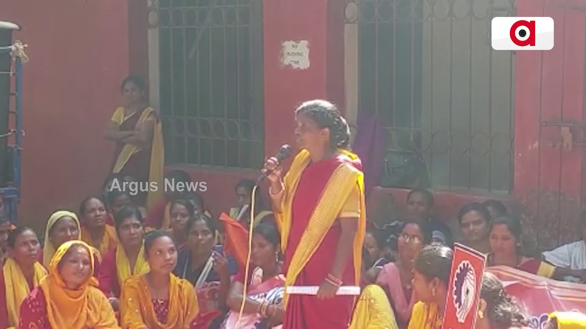 ଅଙ୍ଗନବାଡ଼ି ସଭାପତି ମୁଖ୍ୟମନ୍ତ୍ରୀ ନବୀନ ପଟ୍ଟନାୟକଙ୍କୁ କଲେ ଭର୍ଛନା !