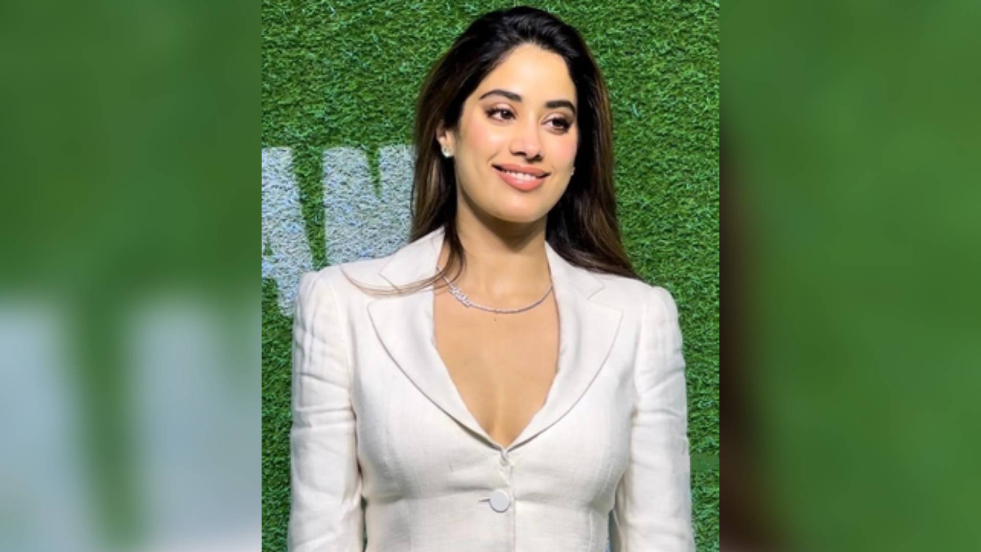 Janhvi confirms relationship with Shikhar Pahariya, wears neckpiece with 'Shikhu' written on it