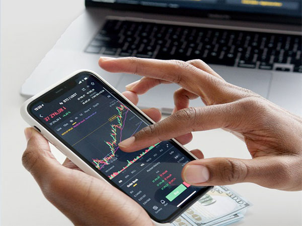 Stock Market Faces Resistance, Opens In Green