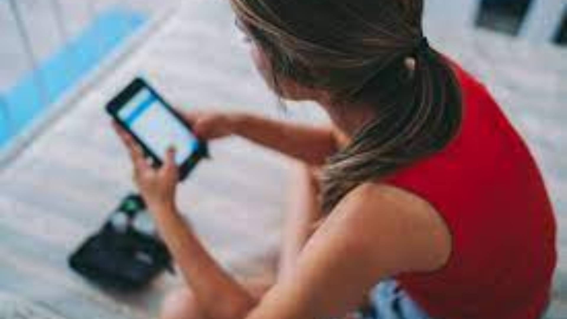 Woman's Unique Solution To Keep Family Members Away From Smartphones Gains Viral Attention