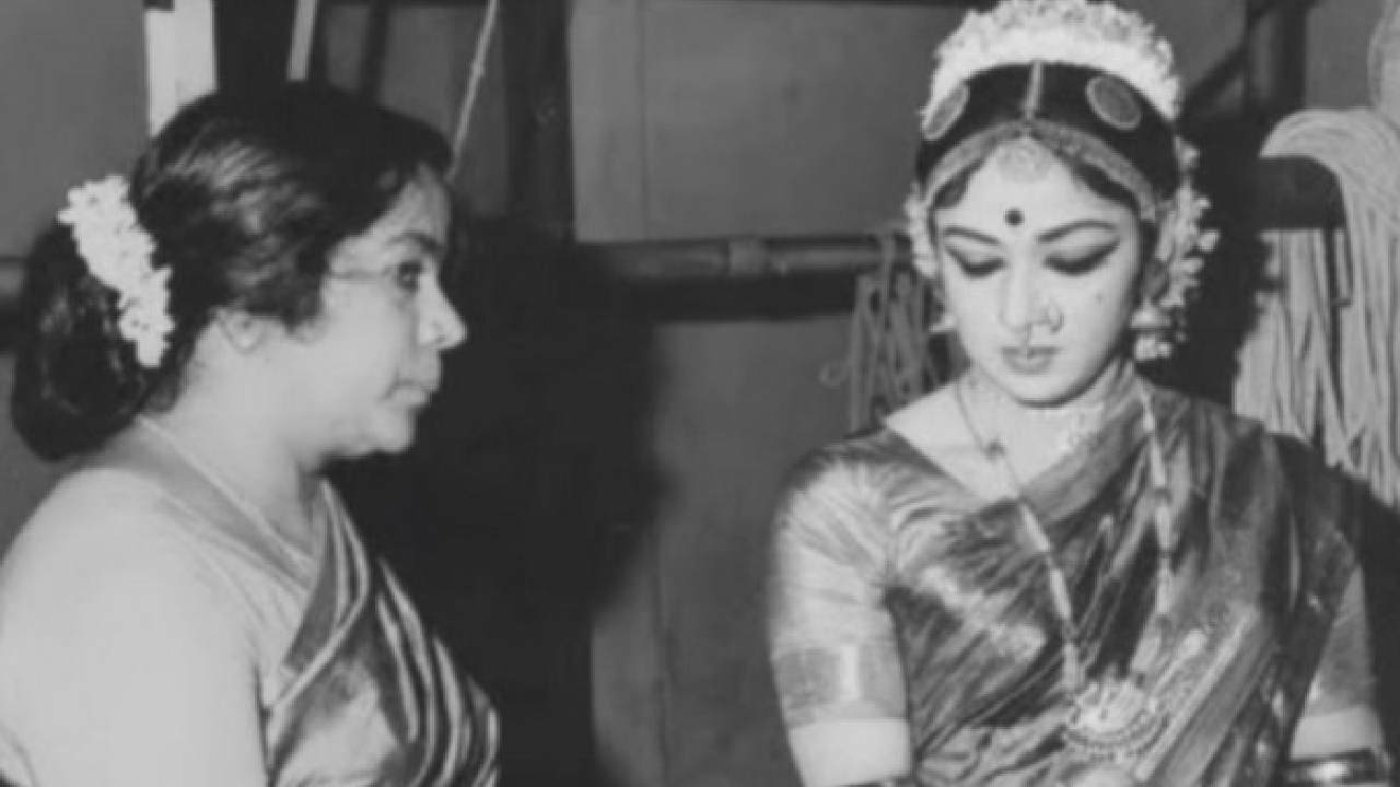 Hema Malini Shares Throwback Pictures With Mother On Her Birth Anniversary