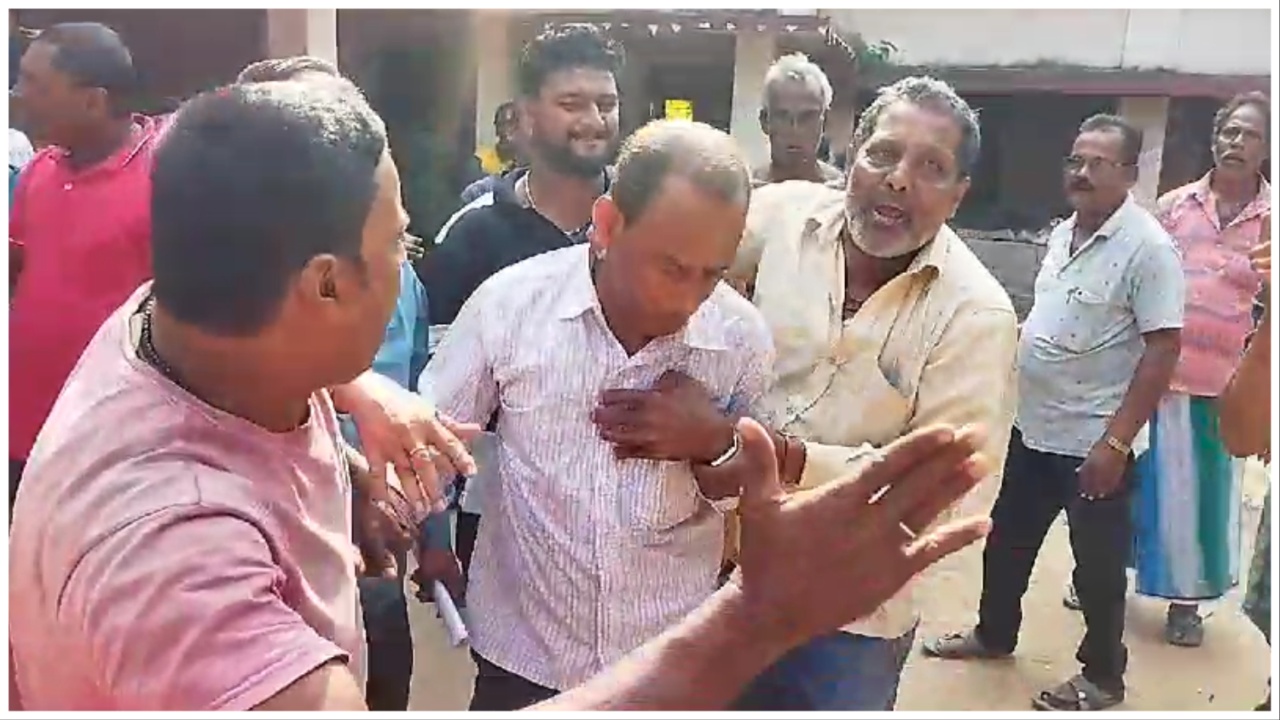 Balasore: Headmaster Misbehaves Class 8 Girl, Thrashed By Villagers