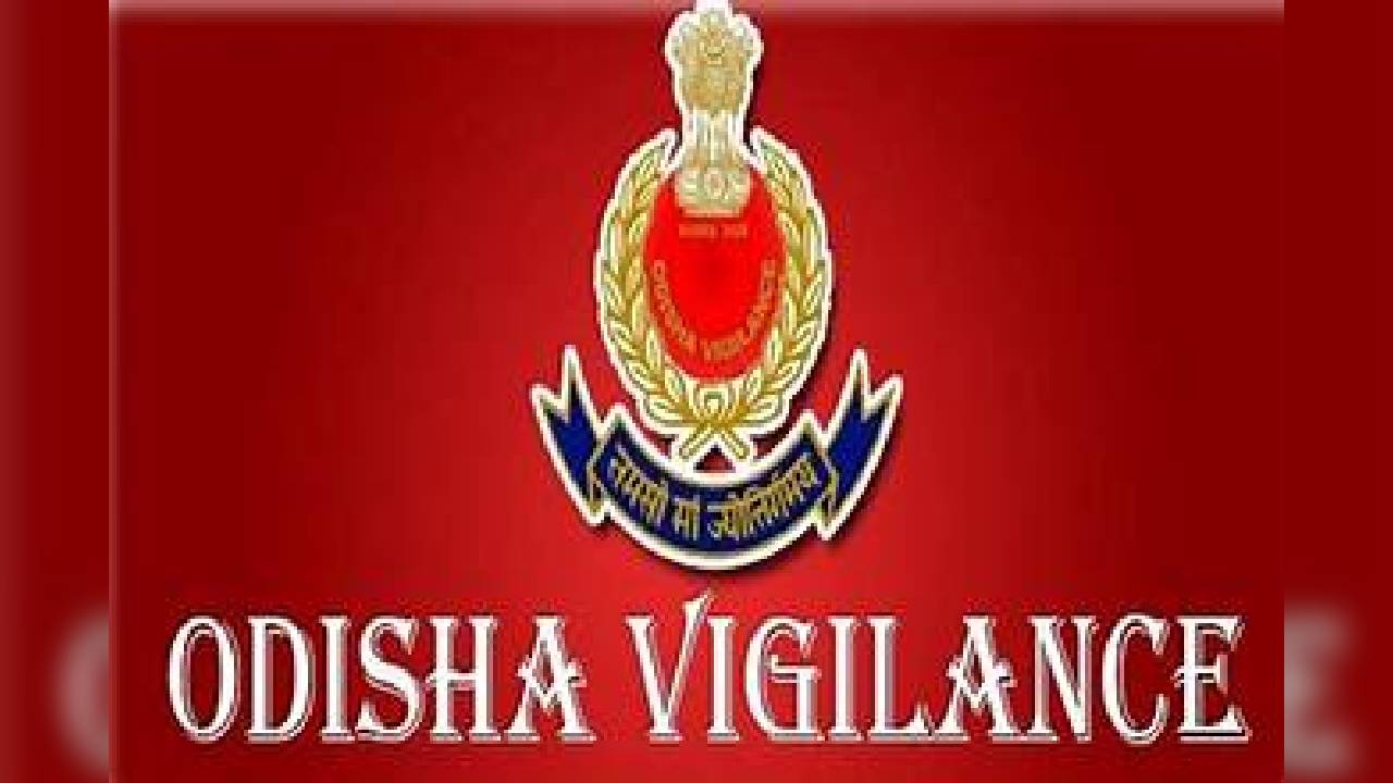 Khordha Block Junior Engineer Caught Taking Bribe Of Rs 50K