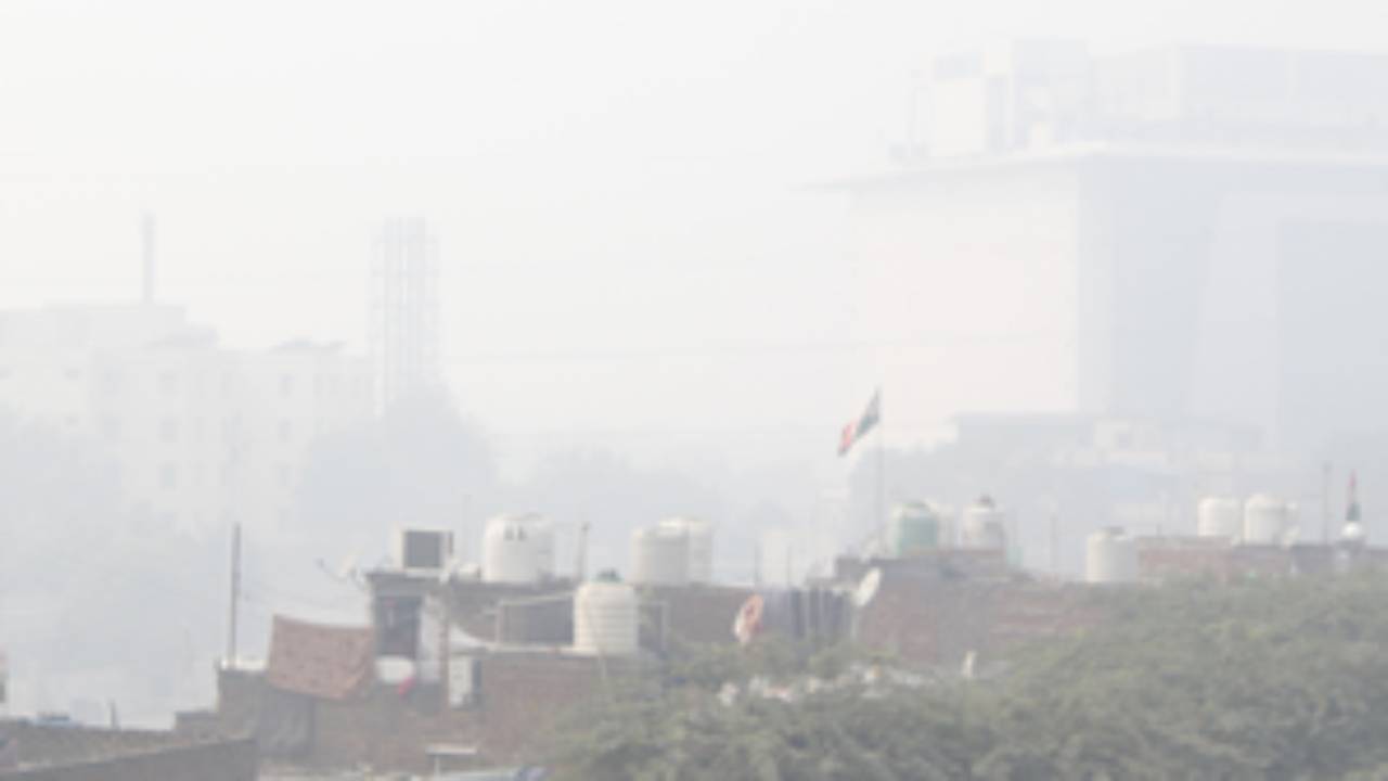 Delhi Records 4.3 Degree Celsius As Min Temp, AQI In Severe Levels