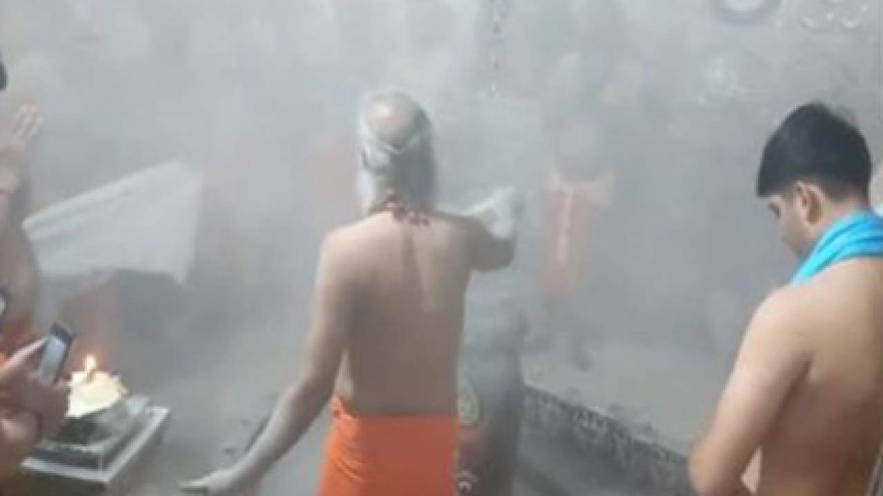 Last Morning Aartis Held At Temples Across Country, Devotees Pray For Peaceful 2024