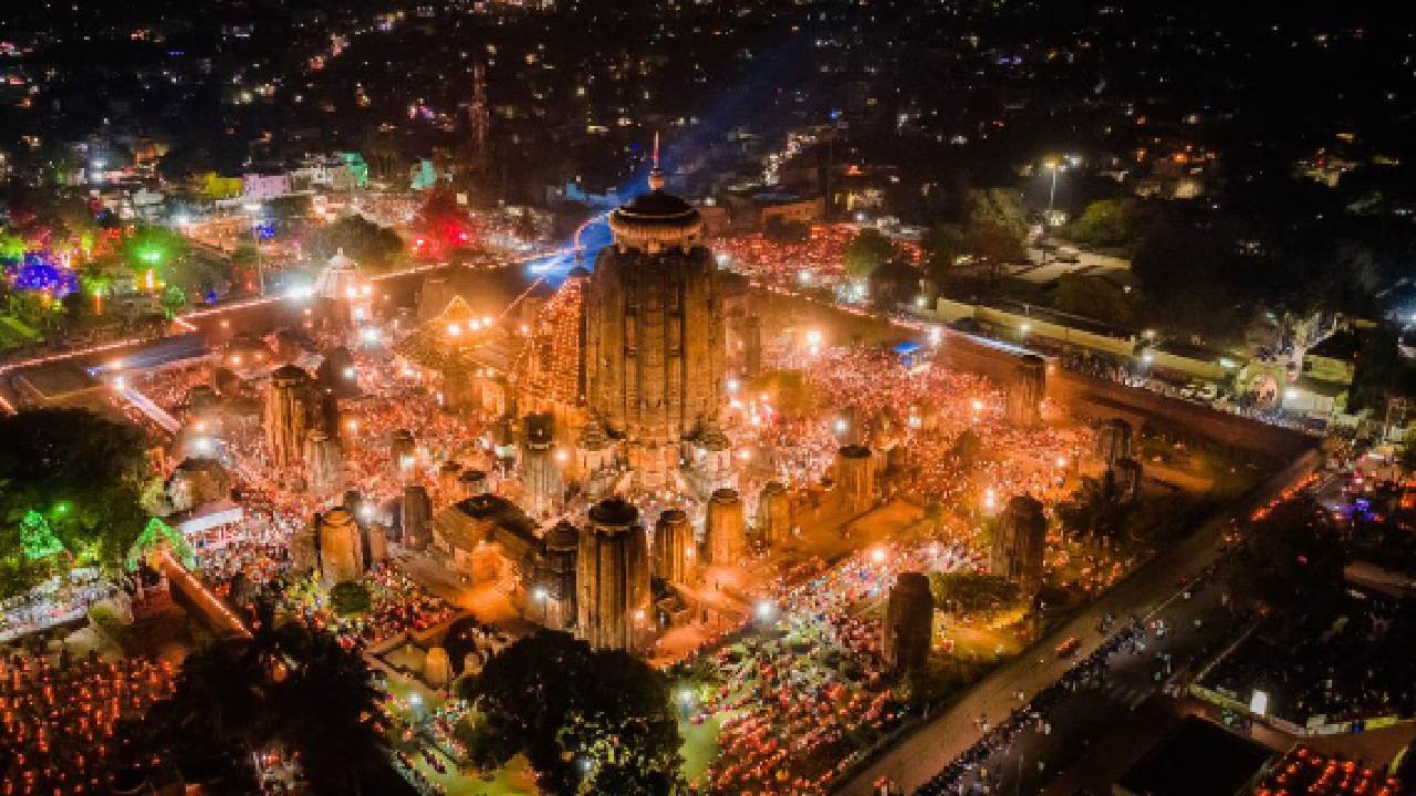Bhubaneswar: Devotees Flock To Lingaraj Temple To Offer Prayers On New Year