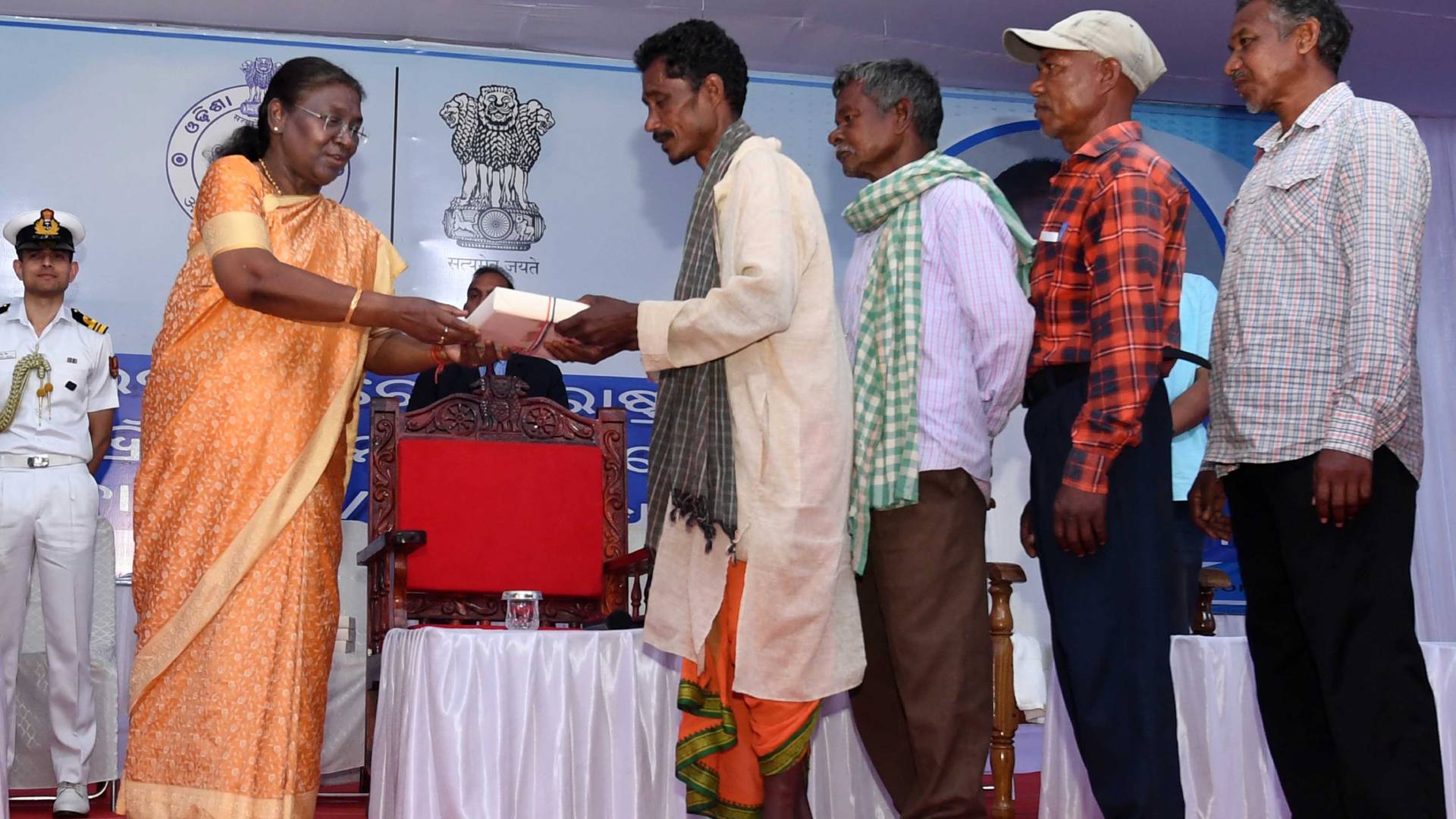 Prez Murmu Interacts With PVTG Members In Keonjhar, Says "Tribals Should Live Their Life In Full"