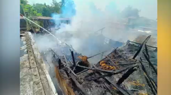 ଜଳିଗଲା ୫ଟି ପରିବାରର ୧୦ ବଖରା ଘର