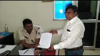 ପୌରାଧ୍ୟକ୍ଷାଙ୍କ ଫାଇଲ ଫୋପଡ଼ା ଘଟଣା, ଥାନାର ଦ୍ୱାରସ୍ଥ ହୋଇଛନ୍ତି ନିର୍ବାହୀ ଅଧିକାରୀ