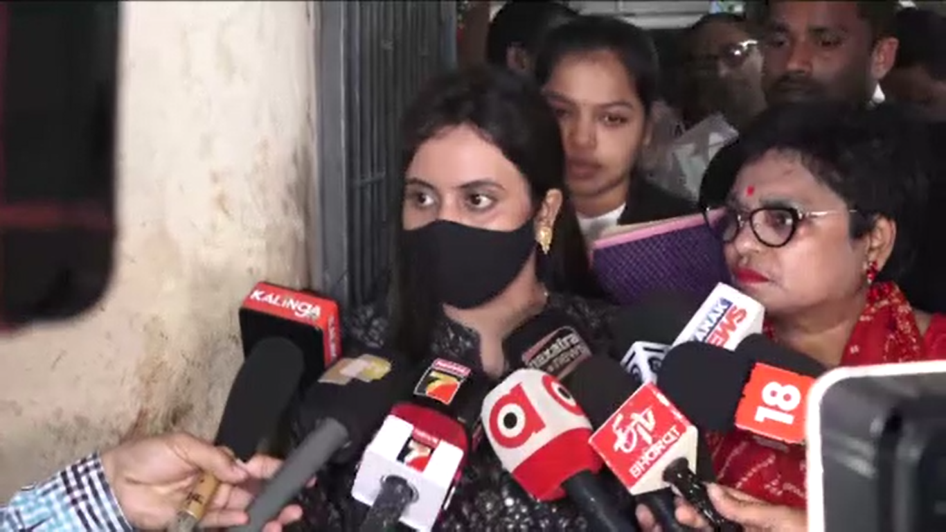 ବିଧାୟକ ବିଜୟ ଶଙ୍କର ବିବାହ ବିବାଦ ମାମଲା : କୋର୍ଟରେ ହାଜର ହେଲେ ସୋମାଲିକା ଦାସ