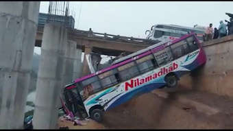 ମର୍ମନ୍ତୁଦ ସଡ଼କ ଦୁର୍ଘଟଣା, ଦୁର୍ଘଟଣାରେ ଦୁଇ ମୃତ