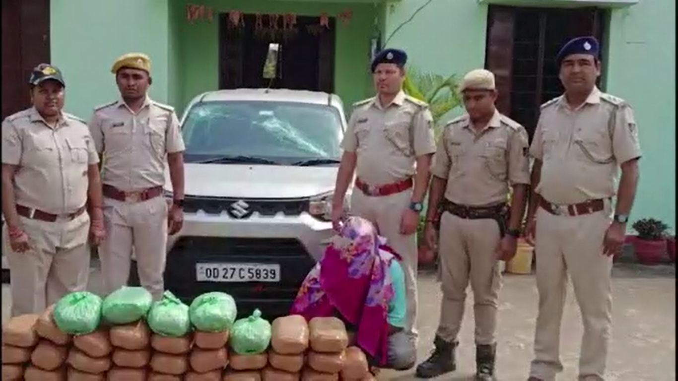 ୫୨ କେଜି ଗଞ୍ଜେଇ ଓ ୧୪୦ଲିଟର ଦେଶୀ ମଦ ଜବତ