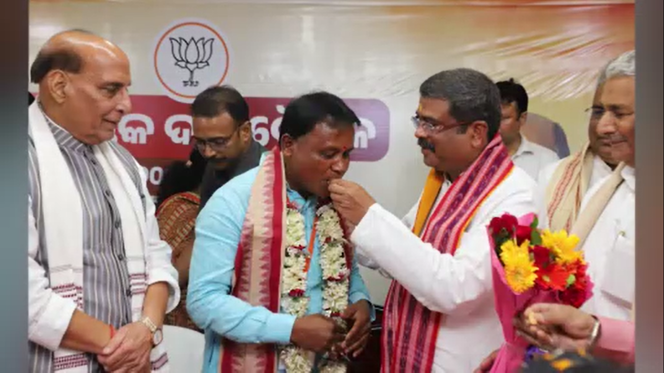 ଟ୍ବିଟ କରି ନୂଆ ମୁଖ୍ୟମନ୍ତ୍ରୀଙ୍କୁ ଶୁଭେଚ୍ଛା ଜଣାଇଲେ ଧର୍ମେନ୍ଦ୍ର