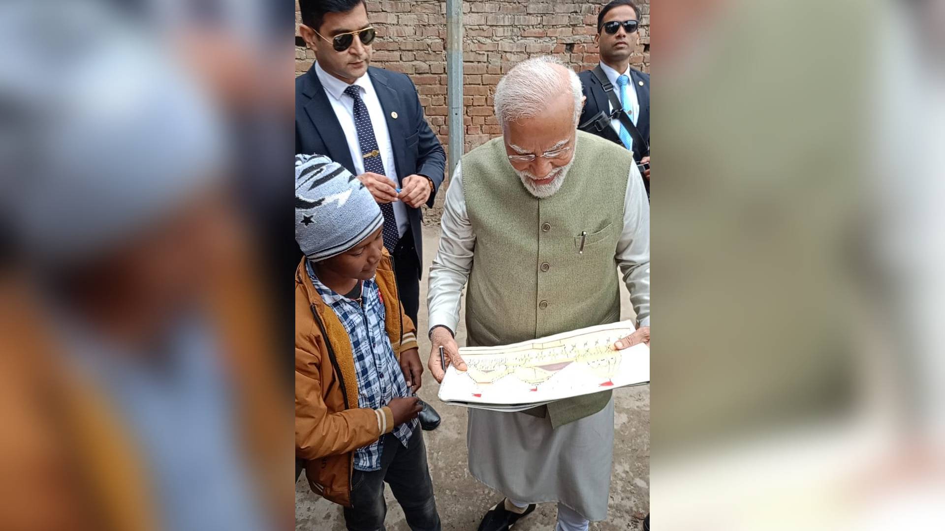PM Modi Stops For Tea At Home Of 10th Crore Beneficiary Of Ujjwala Scheme