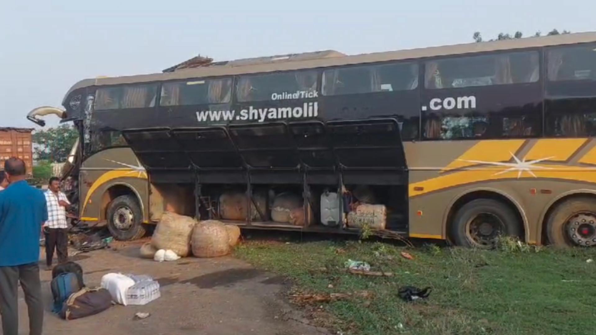 Jajpur: Driver, Helper Killed In Bus Truck Collision