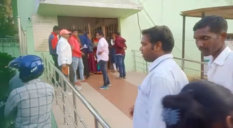 ବ୍ଲକ କାର୍ଯ୍ୟାଳୟ ପରିସରରେ ବିଡଓଙ୍କୁ ଅଟକ