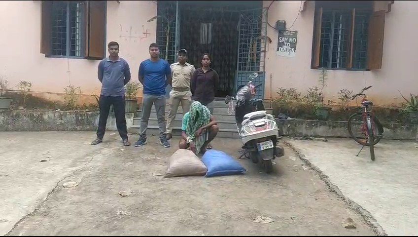 ଦେଶୀମଦ ସହ ସ୍କୁଟି ଜବତ, ଜଣେ ଗିରଫ