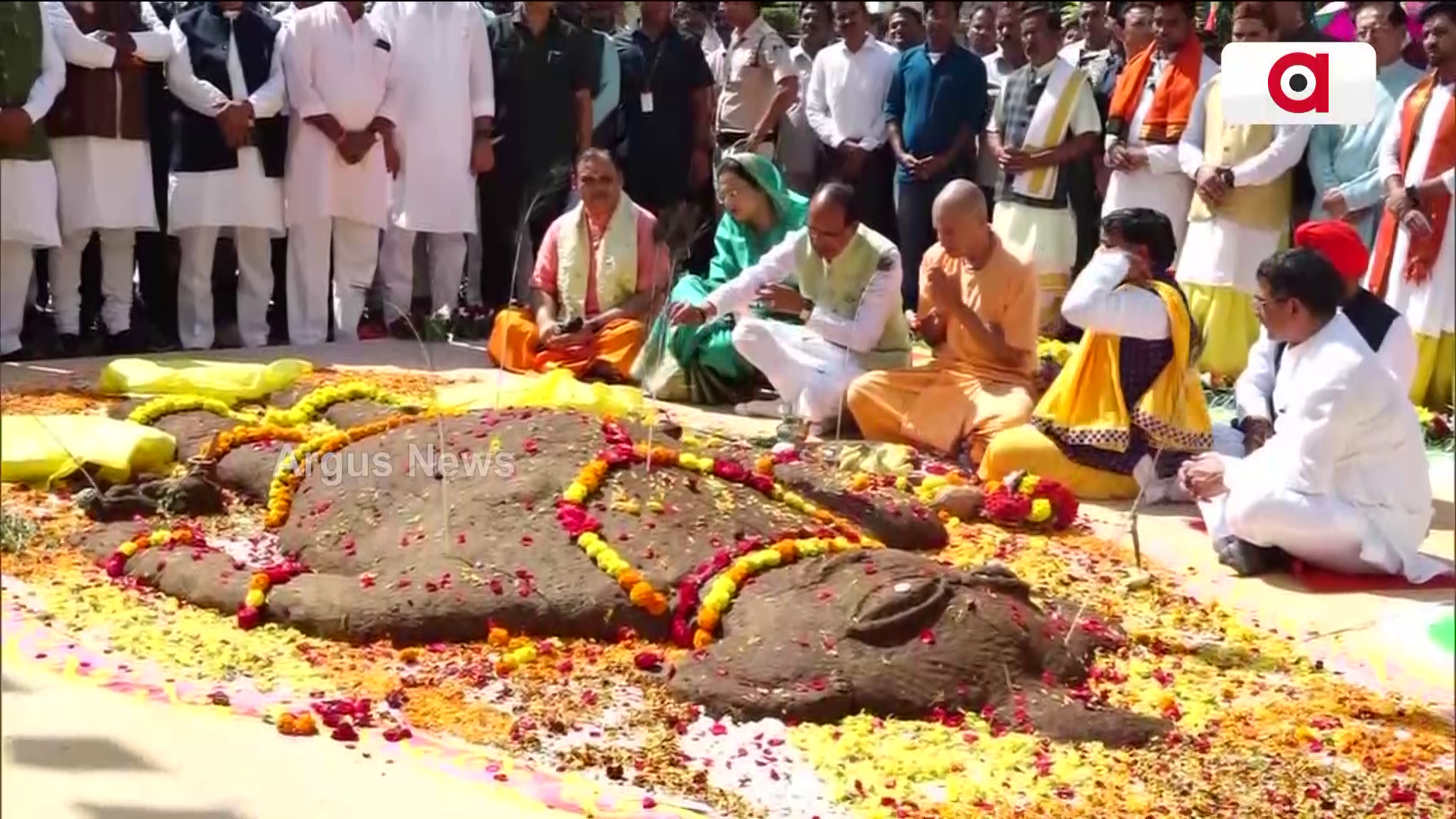 ମଧ୍ୟପ୍ରଦେଶର ଭୋପାଳରେ ଗୋବର୍ଦ୍ଧନ ପୂଜା କରୁଛନ୍ତି ମୁଖ୍ୟମନ୍ତ୍ରୀ ଶିବରାଜ ସିଂ ଚୌହାନ