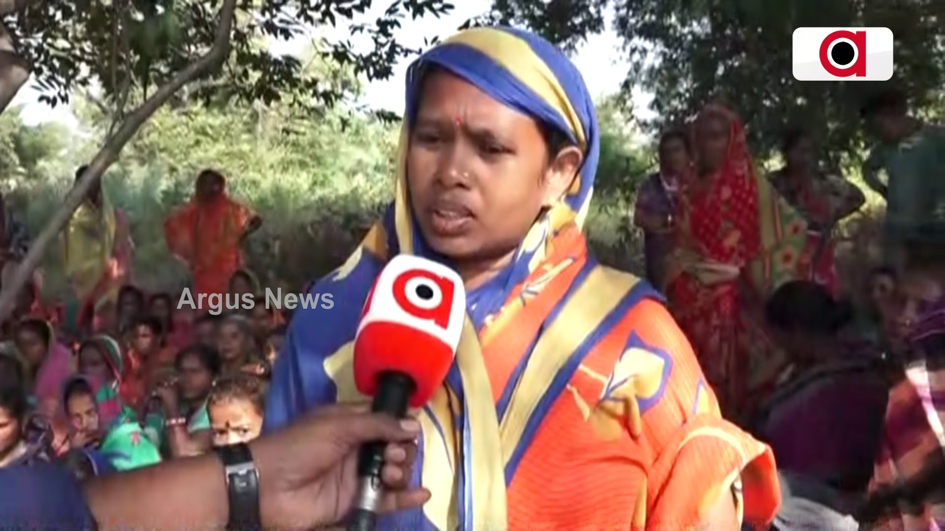 କ୍ରସରକୁ ବିରୋଧ କରି ଦୀର୍ଘ ୧୬ ଦିନ ହେବ ଧାରଣା ଦେଇଛନ୍ତି ଗ୍ରାମବାସୀ